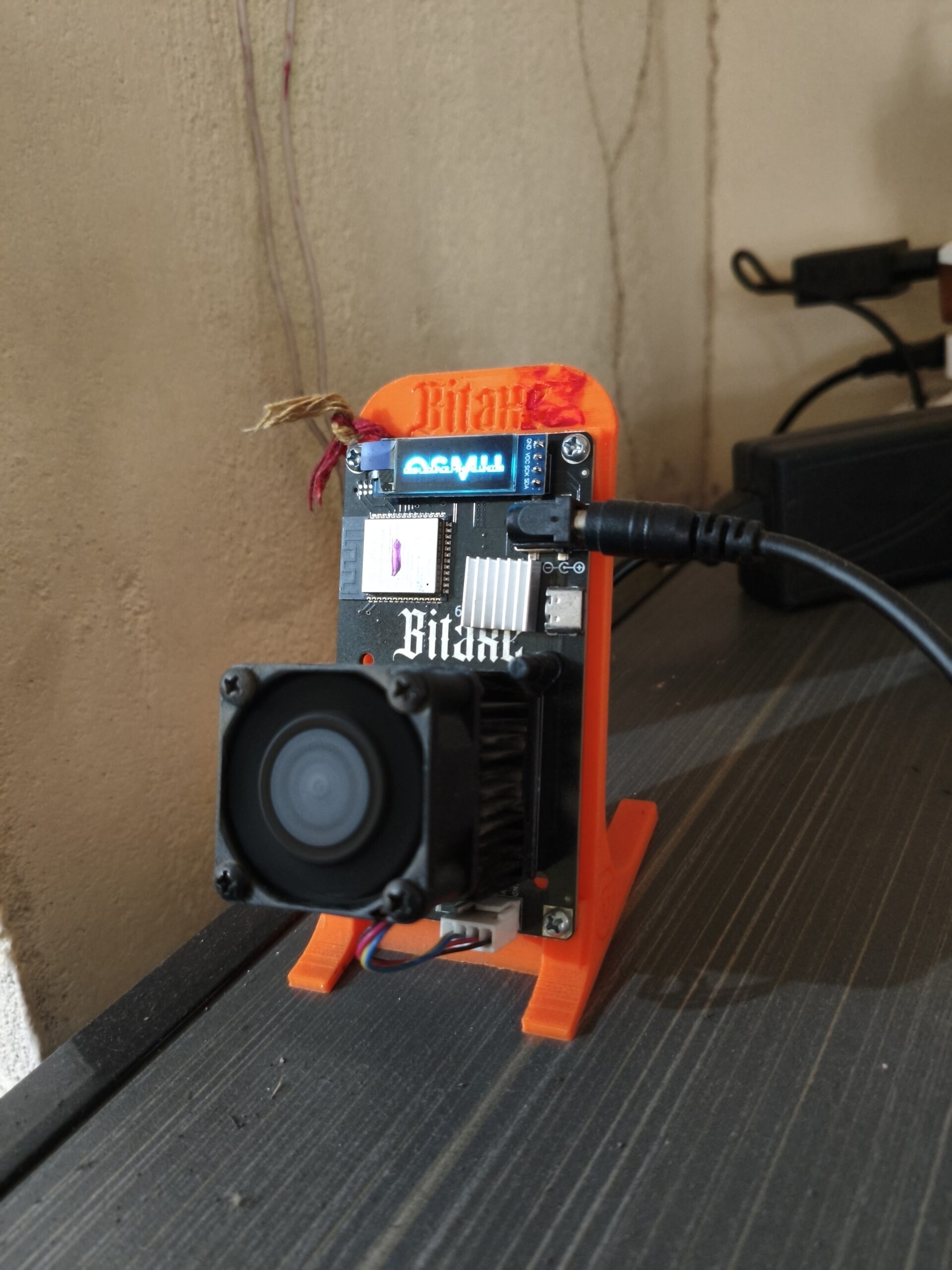 Bitaxe Gamma 601 1.2TH Solo Miner